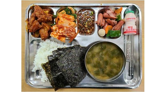 8 Potret Makan Siang Sekolah Paling Ikonik di Dunia, Siap-Siap Bikin Lapar