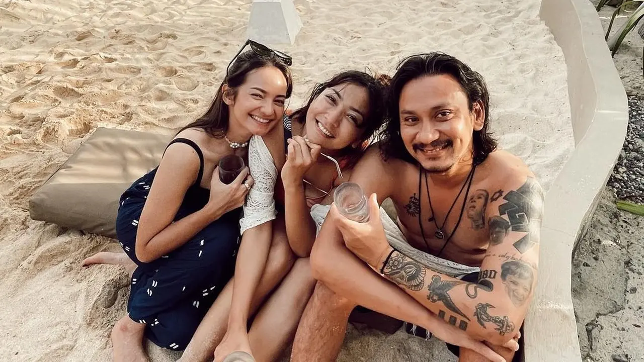 Enzy Storia bersama Vincent dan Hesti (Instagram/enzystoria)