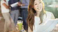 Pilih camilan sehat saat bekerja, misalnya minum jus avokad rendah gula atau susu. (Foto: Huffington Post)