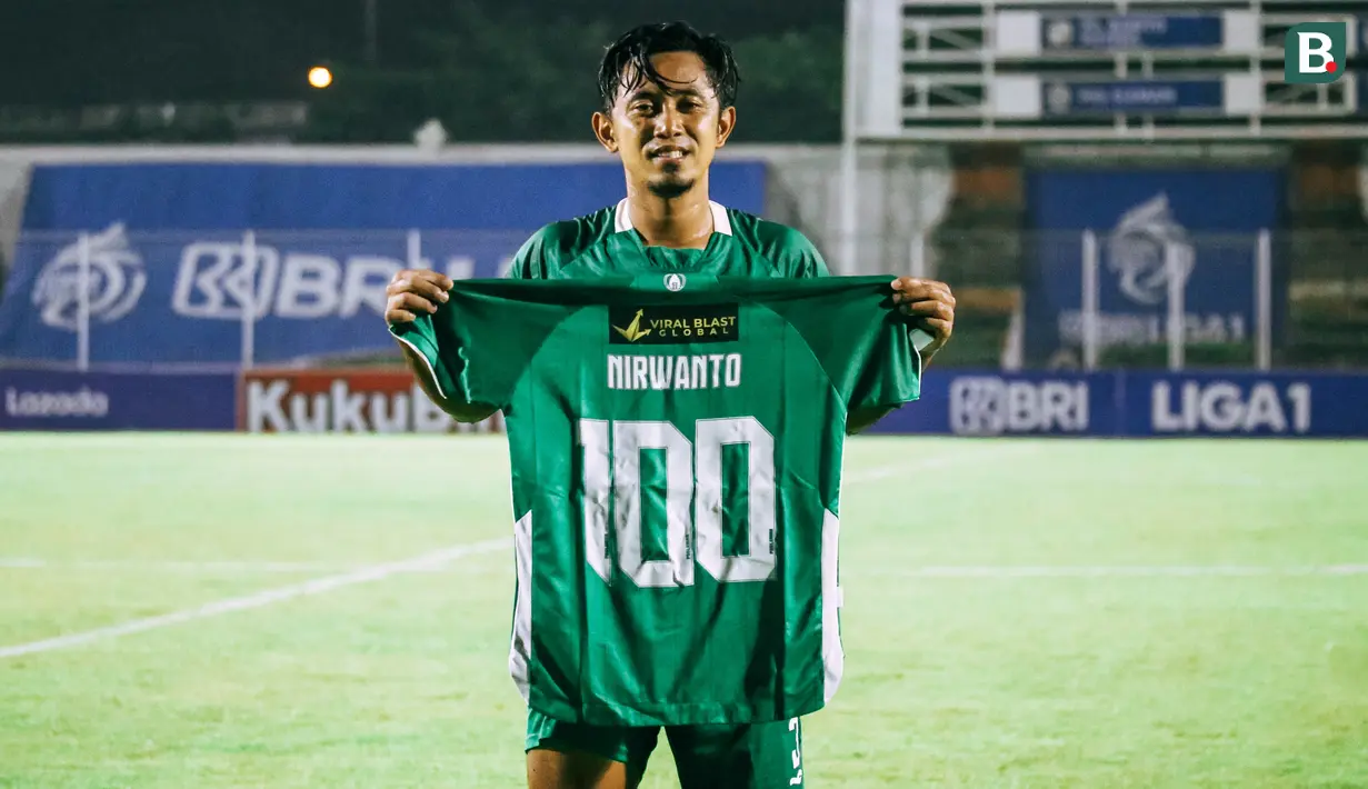 Tiga poin yang diraih PSS Sleman atas Barito Putera juga amat berkesan bagi bek kanan PSS Sleman, Bagus Nirwanto. Di laga tersebut ia mencatat penampilan ke-100 bersama Super Elja di partai resmi sejak bergabung pada 7 April 2018. (Bola.com/Maheswara Putra)