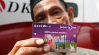 Salah satu penerima manfaat Kartu Lansia Jakarta (KLJ). (Dok. Pemprov DKI Jakarta)