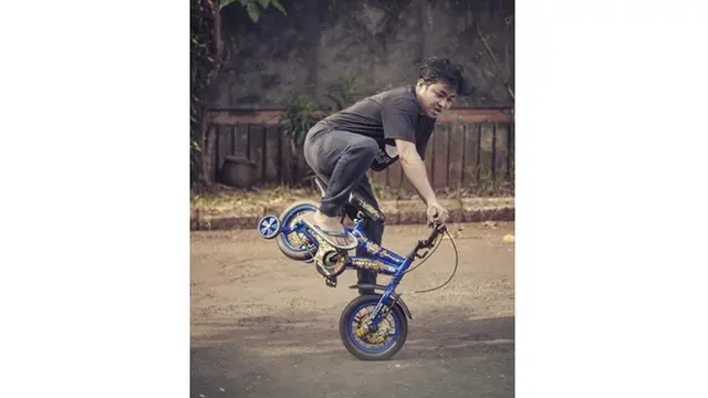 5 Gaya Kocak Arif Alfiansyah saat Berfoto, Tak Bisa Diam