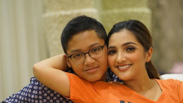 [Bintang] Ashanty dan Azriel