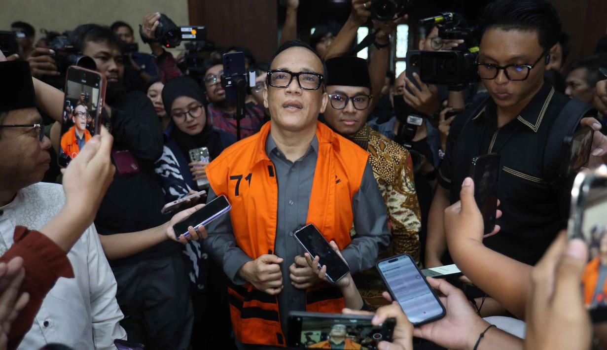 Mantan Wakil Menteri Ketenagakerjaan, Immanuel Ebenezer Gerungan atau Noel, sesaat sebelum mengikuti sidang pembacaan putusan atau vonis di Pengadilan Tindak Pidana Korupsi (Tipikor), Jakarta, Kamis (4/6/2026). (Kapanlagi.com/Budy Santoso)