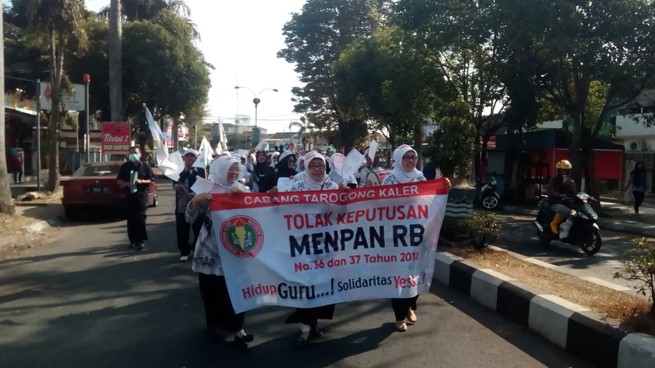 Aksi demo guru honorer di Garut