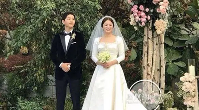 Pernikahan Song Joong Ki dan Song Hye Kyo digelar secara tertutup pada 31 Oktober 2017 lalu di Shilla Hotel, Korea Selatan. Pesta tersebut hanya dihadiri oleh keluarga, sahabat dan orang-orang terdekatnya saja. (Instagram/hunkage)