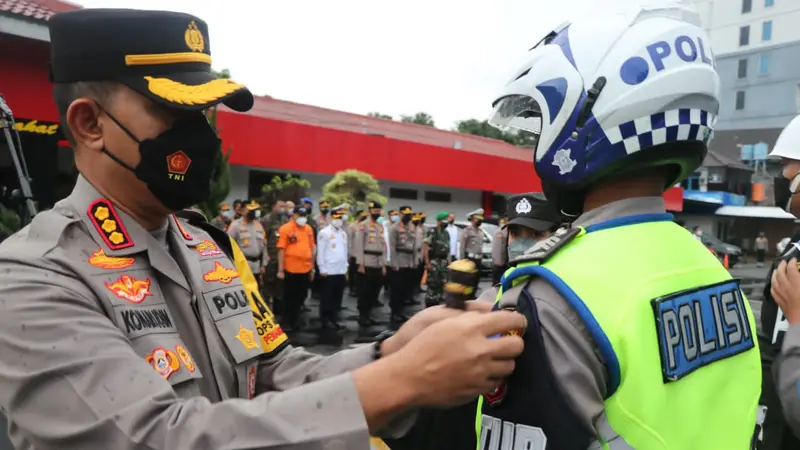 Sebanyak 1.036 personel gabungan disiagakan untuk mengamankan arus mudik Lebaran 2022 di Kota Tangerang. (Liputan6.com/Pramita Tristiawati)