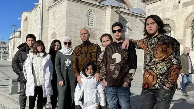 7 Potret Kedekatan Ahmad Dhani dengan Ketujuh Anaknya, Bukti Ayah Mengayomi