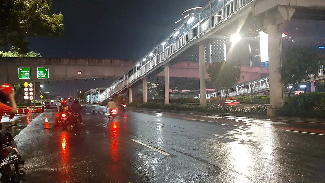Ruas jalan Sudirman-Thamrin dan Banjir Kanal Timur (BKT) ditutup sementara untuk umum. Kepolisian memberlakukan Car Free Night dan Crown Free Night di ruas jalan dari pukul 20.00 WIB sampai pukul 03.00 WIB.