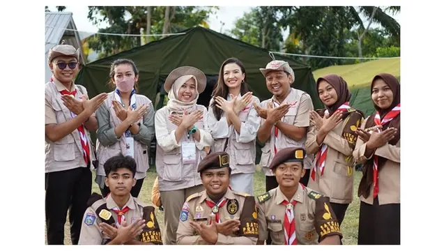 6 Potret Raline Shah Jadi Relawan di Lombok Barat, Rasakan Indahnya Kebersamaan