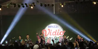 Grup band Nidji menjadi salah satu pengisi acara Brizzi Vidio Fair2017 di The Space Senayan City. Vokalis Nidji terharu dengan banyaknya Nidjiholic yang segaja datang dari berbagai kota. (Daniel Kampua/Bintang.com)