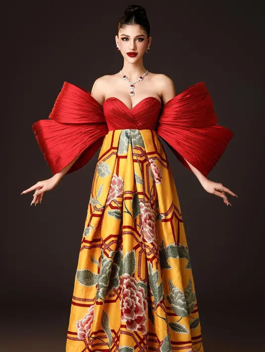 Gaun dengan sentuhan peranakan dari Denny Wirawan terlihat cocok dengan wajah bule Ritassya Wellgreat [@ritassyawellgreat]