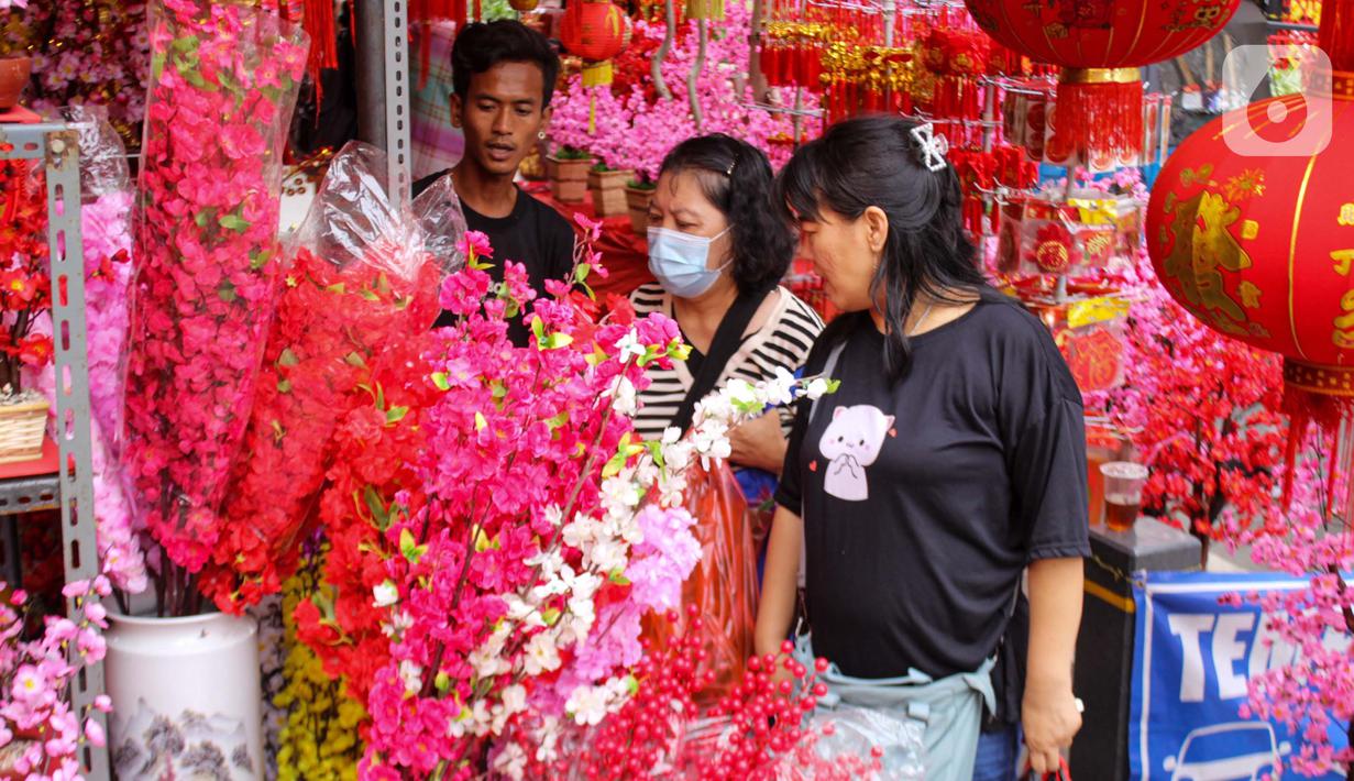 Menurut tradisi China, shio tahun ini adalah Ular Kayu. (Magang/Liputan6.com/Muhammad Rizal)