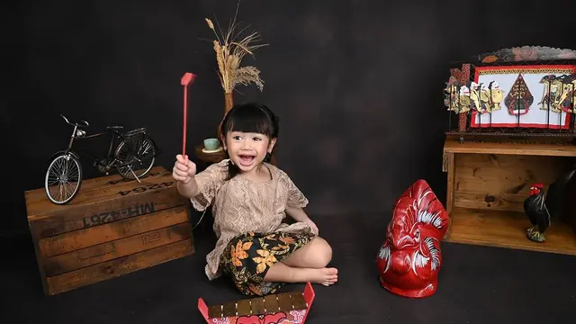 5 Potret Anak Felicya Angelista dan Caesar Hito dalam Balutan Outfit Adat Jawa, Cantik Menggemaskan (instagram/felicyangelista_)