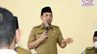 Wawako Bengkulu Dedy Wahyudi saat menghadiri pembentukan Badan Keswadayaan Masyarakat (BKM) se-Kecamatan Singaran Pati, Kota Bengkulu (Media Center Kota Bengkulu / Liputan6.com)