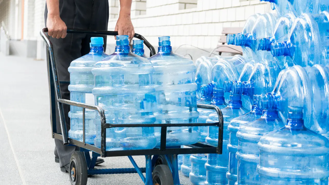 Inilah Mengapa Air Minum Isi Ulang Kerap Bermasalah (2p2play/Shutterstock)