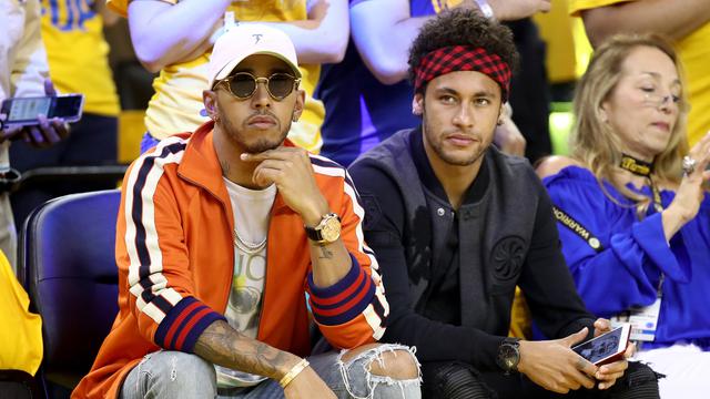 Gaya Neymar dan Lewis Hamilton saat Menyaksikan Final NBA 2017