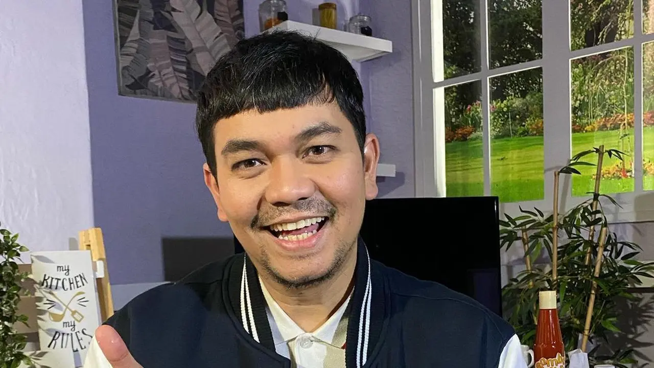 FOTO: Mirip Pemain Money Heist Korea, Gaya Indra Bekti Berponi Ini Curi Perhatian