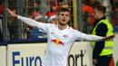 Pemain Leipzig, Timo Werner berhasil meraih posisi empat besar klasemen sementara top scorer Bundesliga, hingga pekan ke-25, Timo berhasil mengumpulkan pundi-pundi gol sebanyak 25 kali. (EPA/Patrick Seeger)