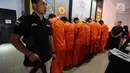 Tersangka kasus peredaran sabu sindikat Aceh, Medan, dan Lombok di Jakarta, Jumat (7/12). Polisi menyita barang bukti 29 kilogram sabu. (Merdeka.com/Imam Buhori)