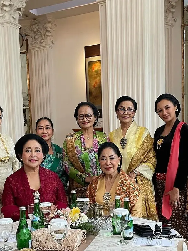 Tata Cahyani dan Keluarga Cendana