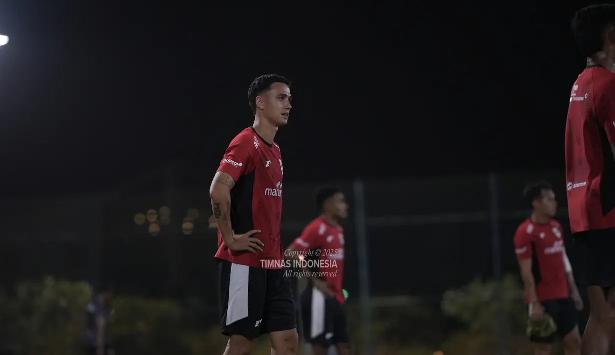 Eliano Reijnders melakukan sesi latihan bersama Timnas Indonesia jelang pertandingan Ronde 4 Kualifikasi Piala Dunia di Jedaah, Arab Saudi pada Sabtu (4/10/2025). (Dok. Timnas Indonesia)