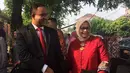 Gubernur DKI Jakarta Anies Baswedan bersama istri saat datang ke pernikahan putri Presiden Jokowi, Kahiyang Ayu dan Bobby Nasution di Gedung Graha Saba Buana, Solo, Rabu (8/11). (Liputan6.com/Lizsa Egeham)
