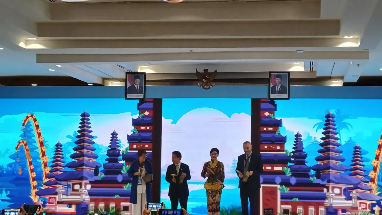 OJK dan OECD sepakati peningkatan kemitraan dan kolaborasi. (Foto: Liputan6.com/Maulandy R)