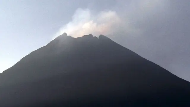 Gas Tersumbat, Terjadi Bunyi Dentum di Merapi