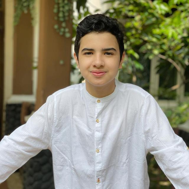 6 Potret Terbaru Artis Cilik Suheil Fahmi 'Tangan-Tangan Mungil', Makin Dewasa