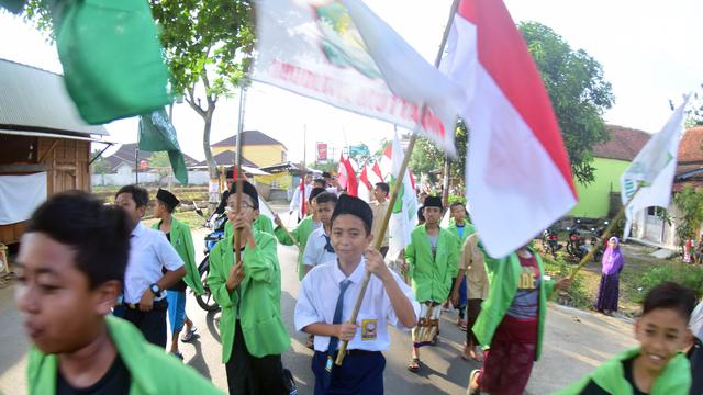 Ratusan Siswa Gelar Pawai Peringati Hari Santri Nasional 2017 di Semarang