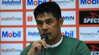 Pelatih Persela, Nilmaizar.  (Bola.com/Erwin Snaz)