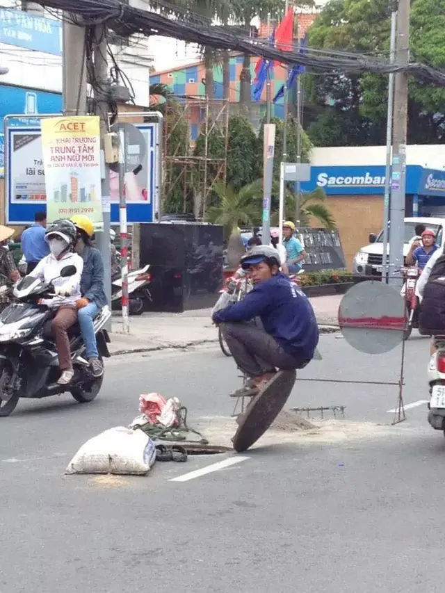 Kocaknya 10 Aksi Receh Pekerja Bangunan Ini Bikin Ketawa Geli