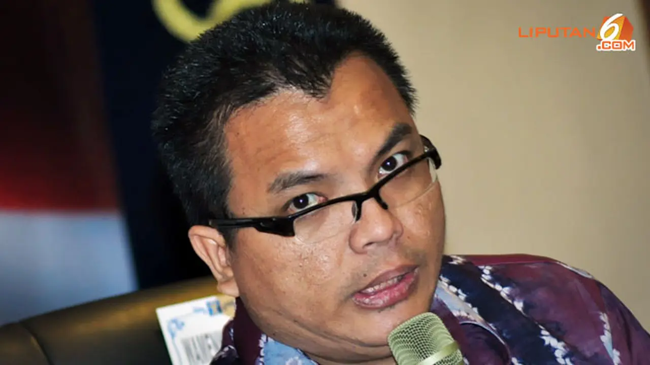 denny-indrayana130207b.jpg