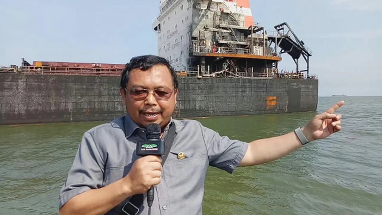 Herman di sela-sela sidak Komisi VII DPR ke lokasi kejadian di Balikpapan, Provinsi Kalimantan Timur, Senin (09/4/2018).