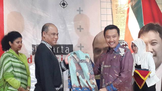 Menpora Indonesia-Suriname Tukar Suvenir