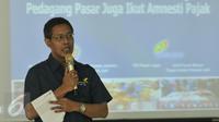 Direktur P2 Humas Ditjen Pajak Hestu Yoga Saksama saat berbicara kepada ratusan pedagang di Gedung Serbaguna Pasar Induk Kramat Jati, Jakarta, Kamis (10/11). (Liputan6.com/Yoppy Renato)