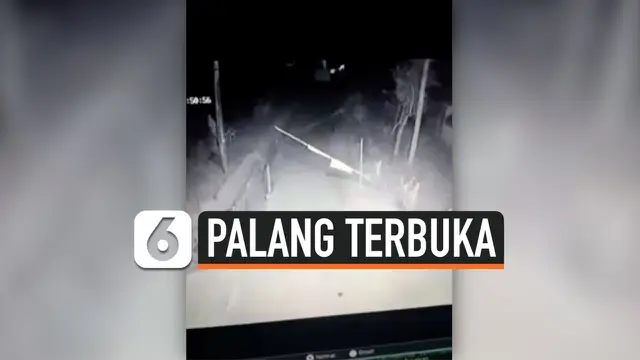 VIDEO: Bikin Merinding, Palang Jalan di Perkampungan Tiba-Tiba Terbuka Sendiri