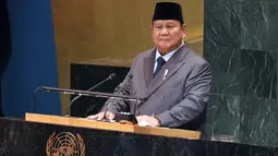 Dalam pidatonya, Presiden Prabowo Subianto menegaskan komitmen Indonesia terhadap solusi dua negara sebagai jalan satu-satunya menuju perdamaian Palestina–Israel. (Ludovic MARIN/AFP)