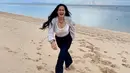 Pesona Donna Harun bikin pangling. Gak kelihatan sudah berusia setengah abad lebih ! (FOTO: instagram.com/donnaharunofficial/)