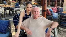 Meski jarang tersorot, Cinta Laura sangat dekat dengan sang ayah. Kebersamaan keduanya pun tampak begitu hangat. Michael juga selalu mendukung karier sang putri. Dalam momen ini, Cinta menyebut jika sang ayah dalam kondisi bagus dan terlihat lebih muda dari kebanyakan orang seusianya. (Liputan6.com/IG/@claurakiehl)