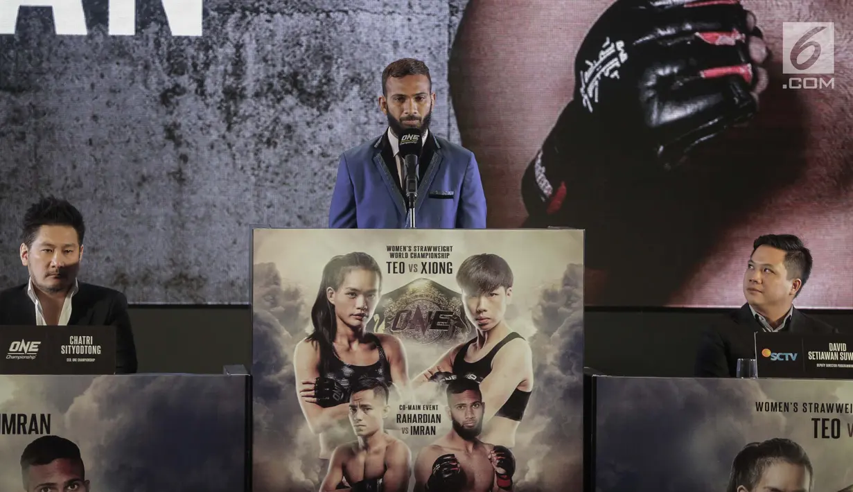 Atlet Martial Art Pakistan Muhammad Imran memberi keterangan saat konferensi pers ONE: Kings of Courage di Jakarta, Kamis (18/1). Pertandingan yang bertemakan 'King Of Courage' akan diselenggarakan 20 Januari 2018. (Liputan6.com/Faizal Fanani)