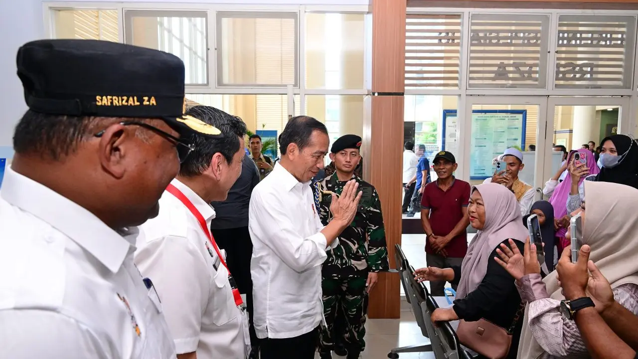 Jokowi.