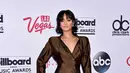Solois cantik, Rihanna membuat publik bertanya-tanya tentang kisah asmaranya. Belum lama dikabarkan dekat dengan Leonardo Di Caprio, kini dirinya kembali jatuh ke pelukan Drake. (AFP/bintang.com)