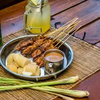 Ilustrasi Sate Ayam Bumbu Kecap Credit: freepik.com