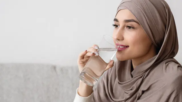 Sayangi Kulit Selama Berpuasa, Ini Perawatan yang Tepat dari Sahur hingga Berbuka