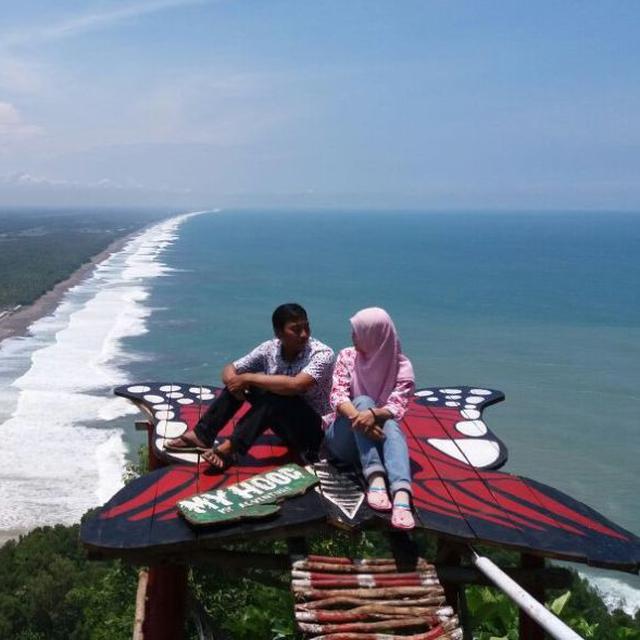 Romantisme Pagi Sambil Jajal Nyali Di Bukit Hud Regional