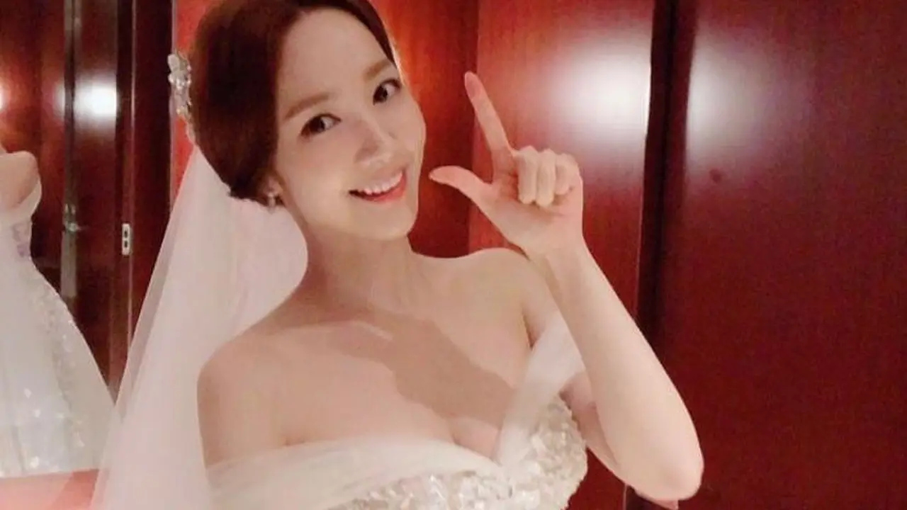 Bak Princess, Potret Park Min Young Kenakan Gaun Pernikahan Curi Perhatian