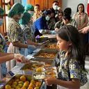 Serunya MBG Prasmanan di Jepara, Siswa Antusias Pilih Makanan Sendiri
