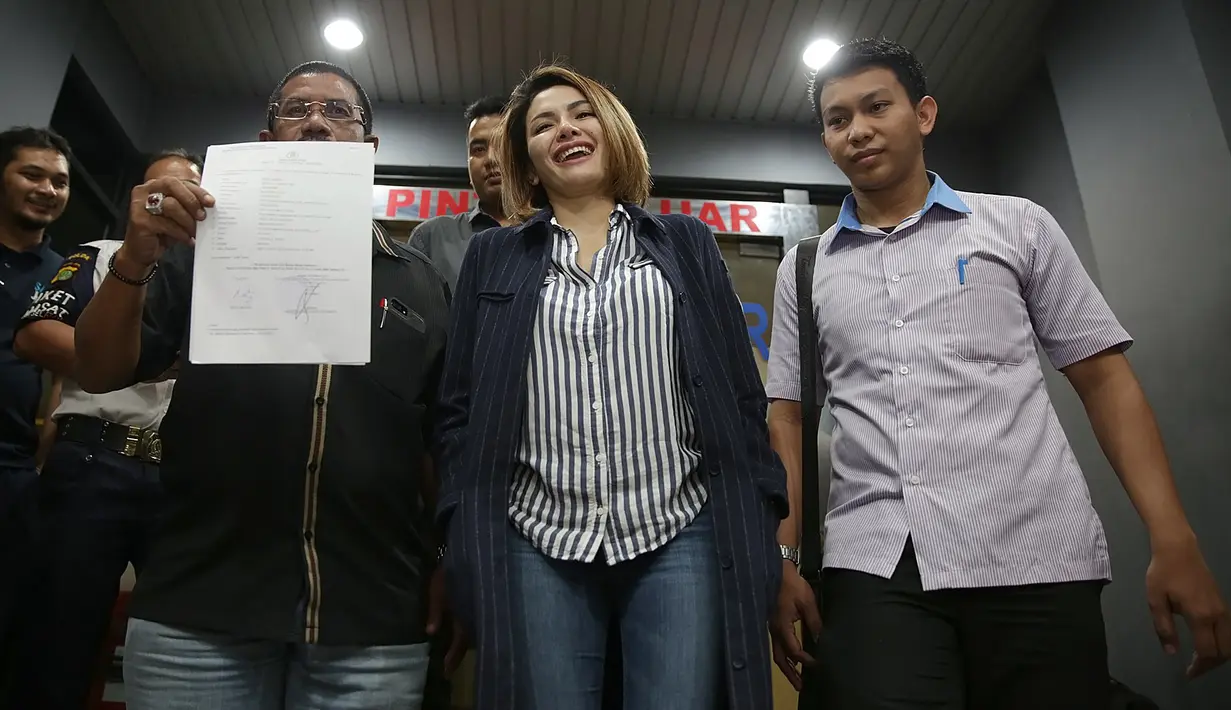 "Nggak mau (damai), soalnya Jupe udah sering banget. Apapun masalah Niki dia komen kasar terus, Niki gerah sendiri. Soalnya kak Jupe bukan sekali aja maki-maki Niki, dia selalu mau ikut campur aja urusan Niki." Ujar Nikita. (Bambang E. Ros/Bintang.com)